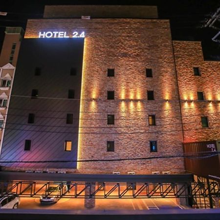 Jamsil 2.4 Hotel Seoul Bagian luar foto
