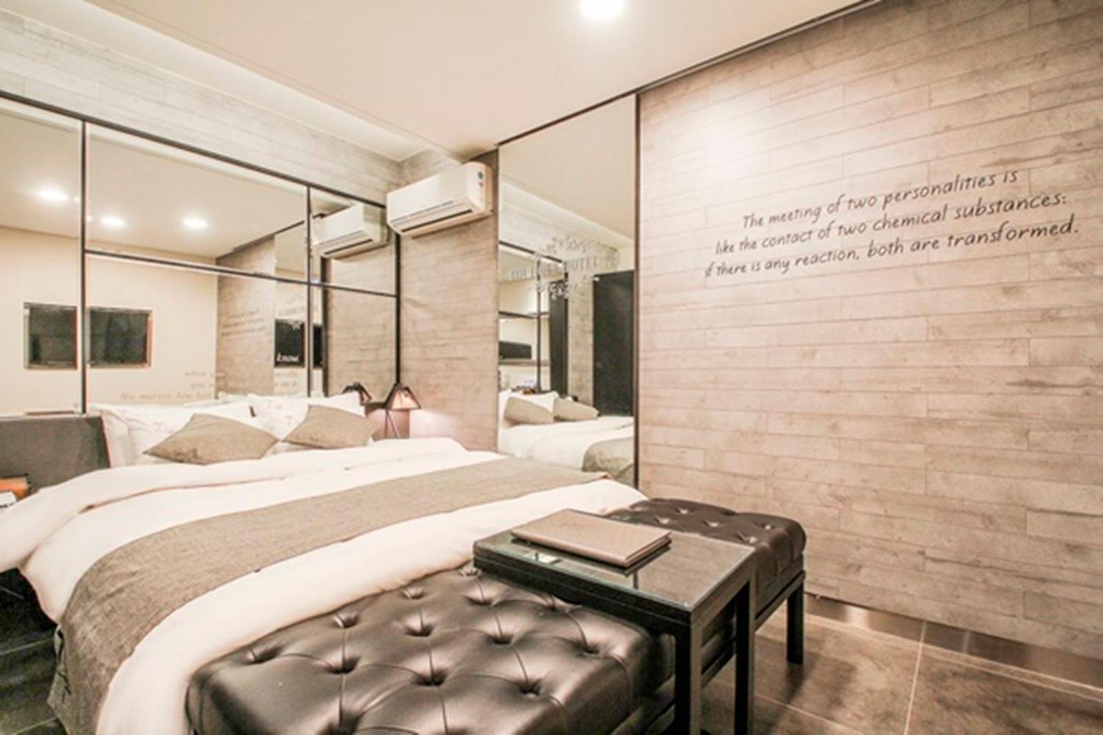 Jamsil 2.4 Hotel Seoul Bagian luar foto