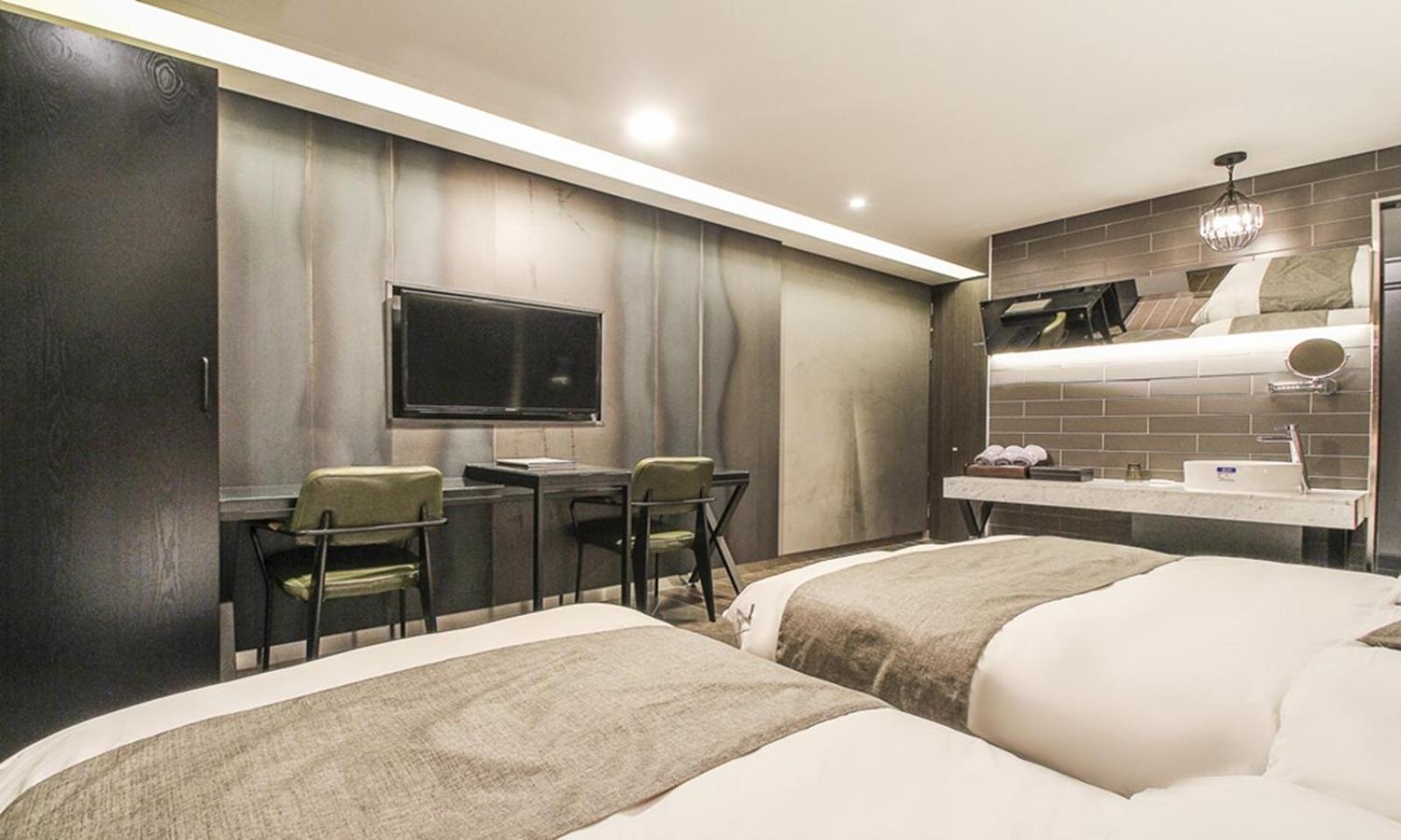 Jamsil 2.4 Hotel Seoul Bagian luar foto