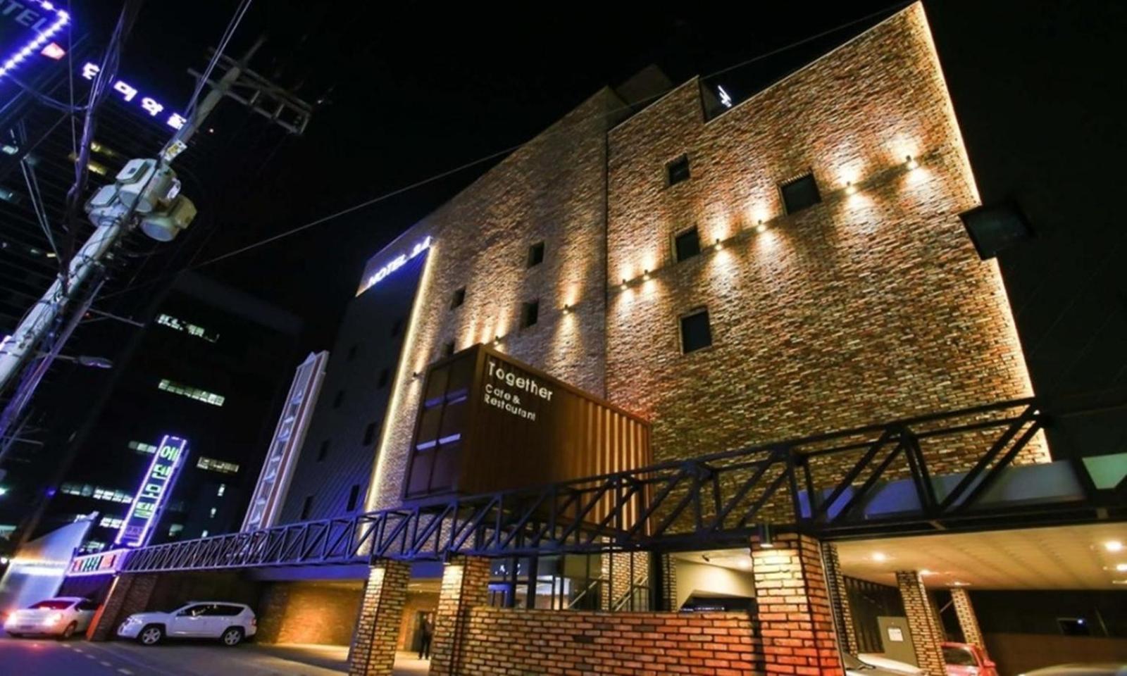 Jamsil 2.4 Hotel Seoul Bagian luar foto
