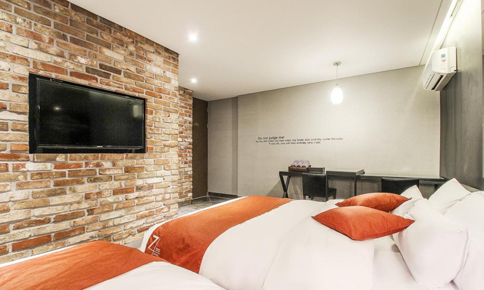 Jamsil 2.4 Hotel Seoul Bagian luar foto