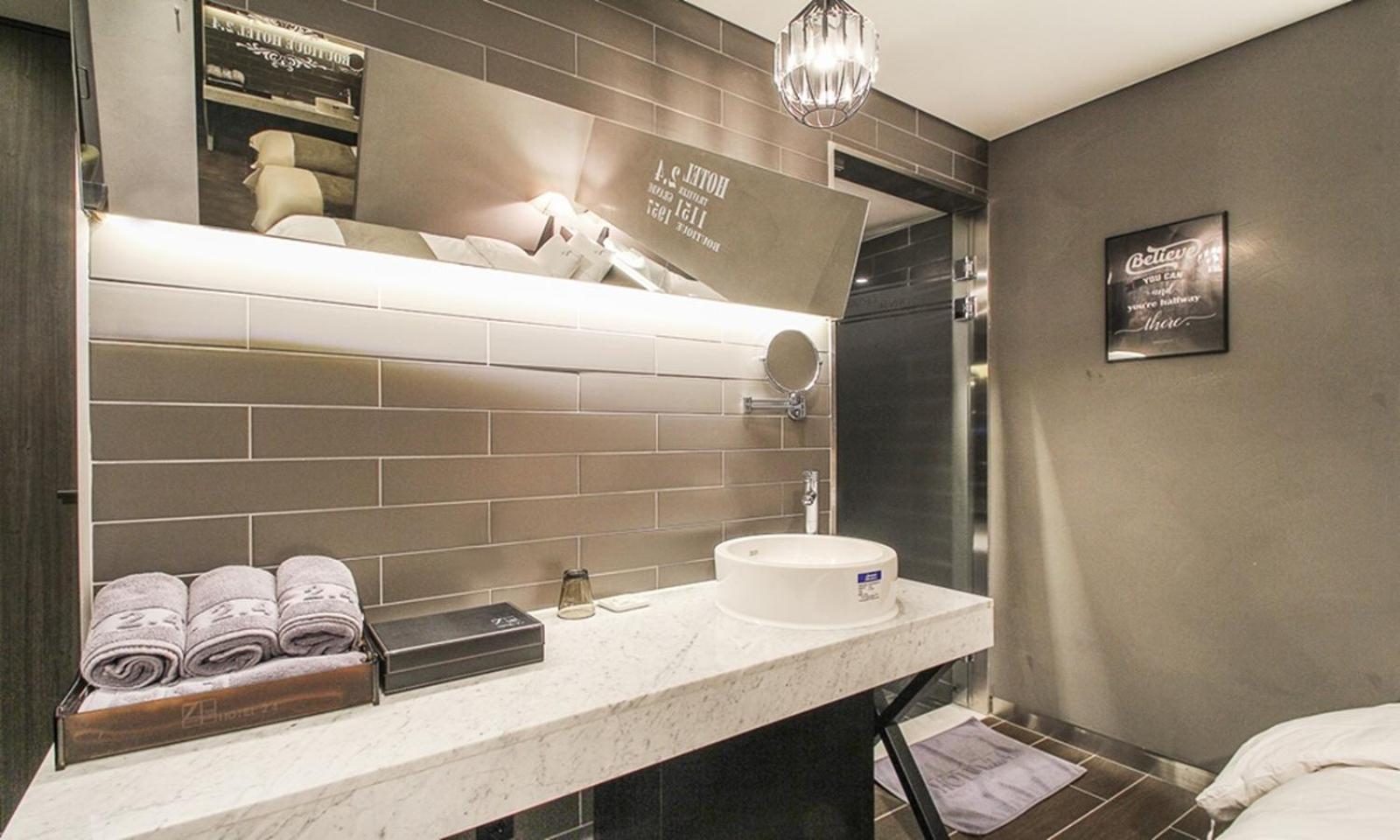 Jamsil 2.4 Hotel Seoul Bagian luar foto
