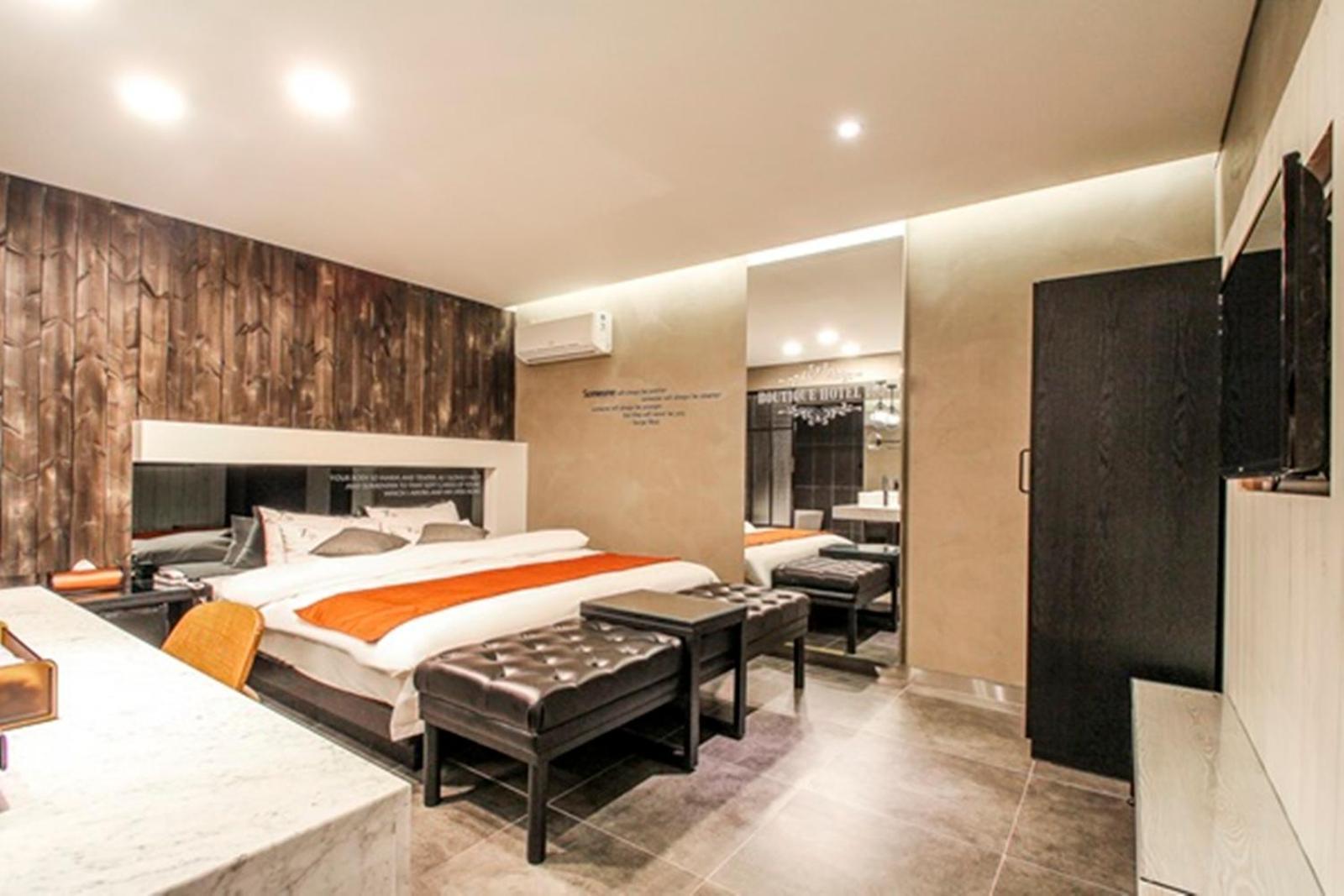 Jamsil 2.4 Hotel Seoul Bagian luar foto